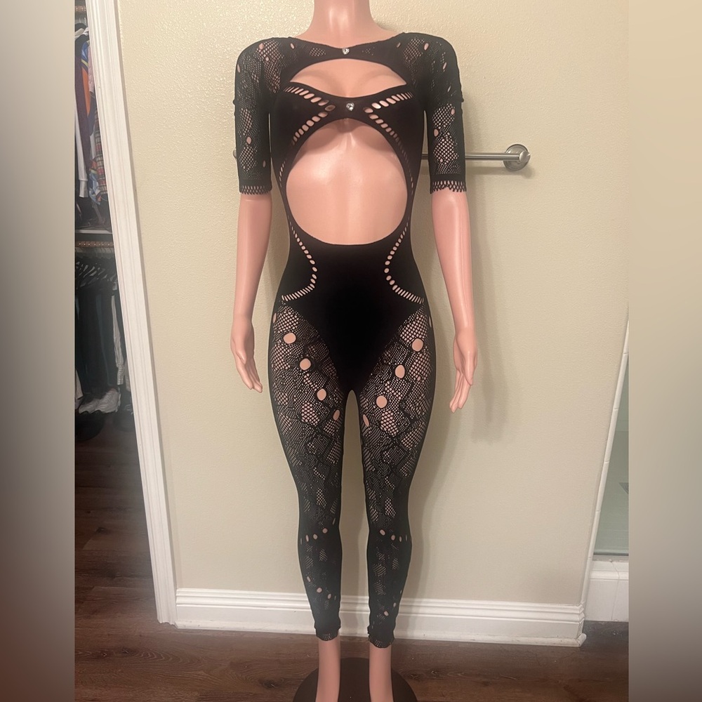 Black Cutout Lace Bodysuit Jumpsuit. Size S-Will fit M. Great Stretch.